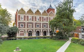 Safestay Holland Park 4*